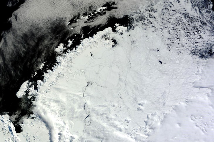 A Giant Hole Just Opened Up In Antarctica That’s Got Scientists Stumped