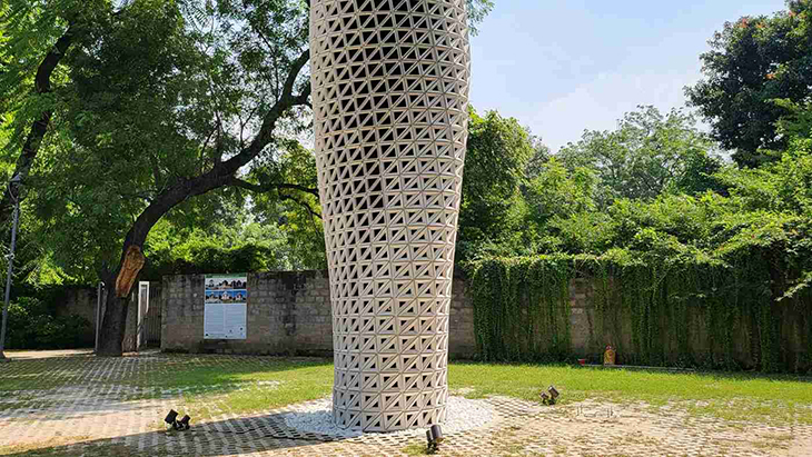This Tower Nestled In India’s Capital Can Filter The Same Air Capacity Of 273 Hot Air Balloons In A Day